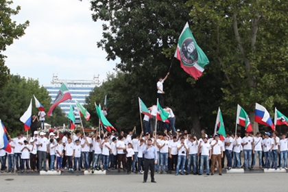 Движение «Ахмат» провело акцию «Отдай глас за «Сердце Чечни»»