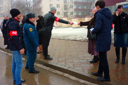 Пожарные и добровольцы провели акцию в Суровом