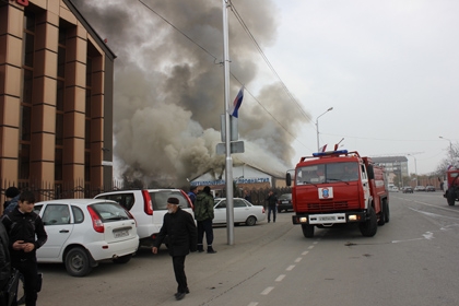 Пожар в складских помещениях ТЦ «Терек» городка Сурового ликвидирован