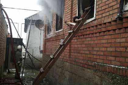 При пожаре в селе Цоци-Юрт пострадали четыре малышей