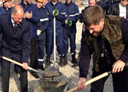 Р. Кадыров принял роль в закладке капсулы под строительство технопарка «Казбек»
