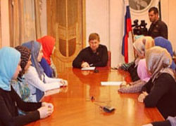 Р. Кадыров призвал активисток клуба «Иман» подавать личный пример в проводимой работе