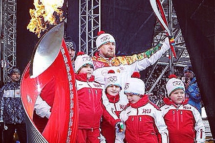 Р. Кадыров зажег Олимпийский огнь в чаше на «Ахмат-Арене» в Суровом