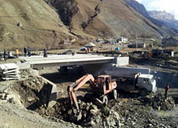 В  горных районах Чечни  длится строительство мостов